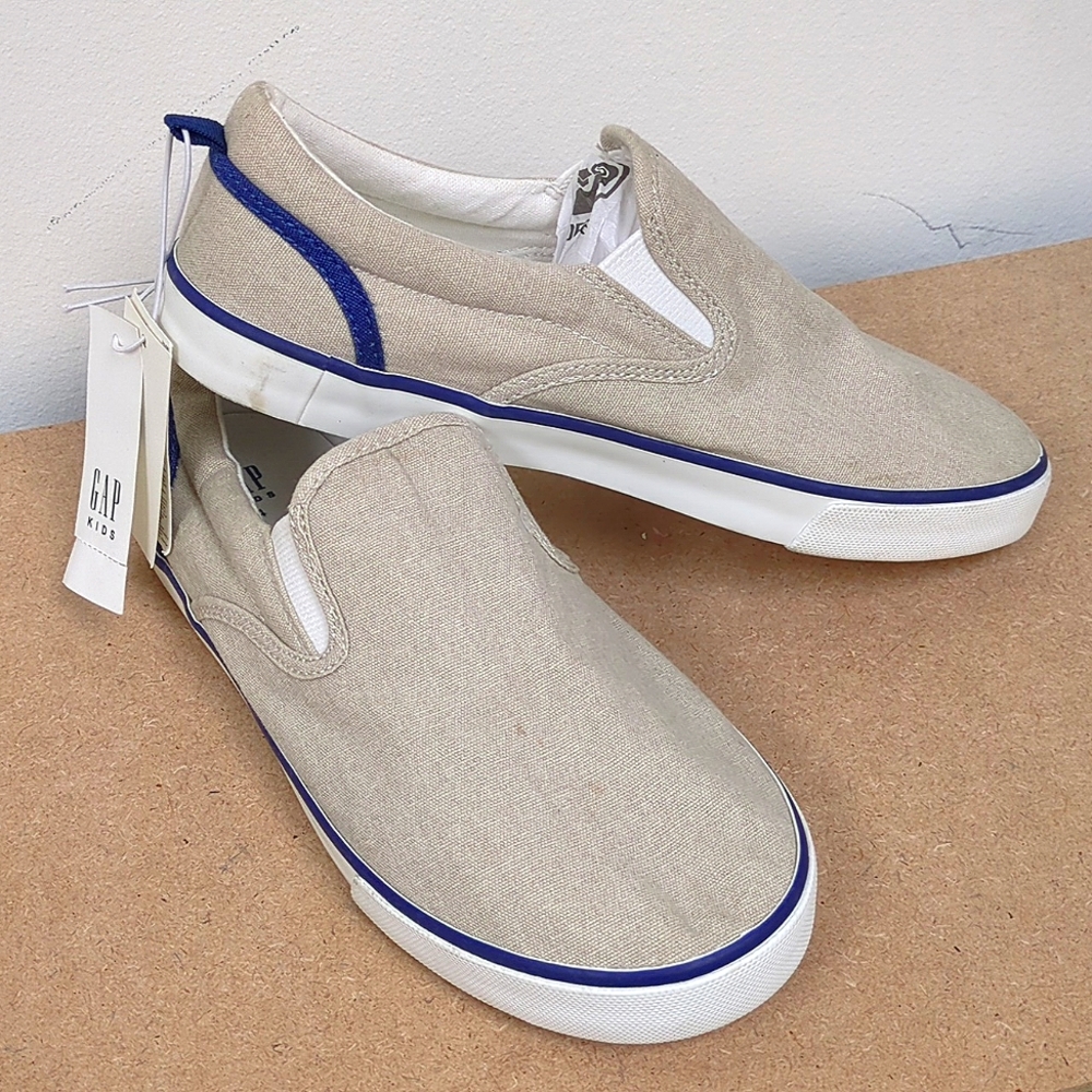 Gap Kids Canvas Slip On Khaki and Navy size 4 New Condition